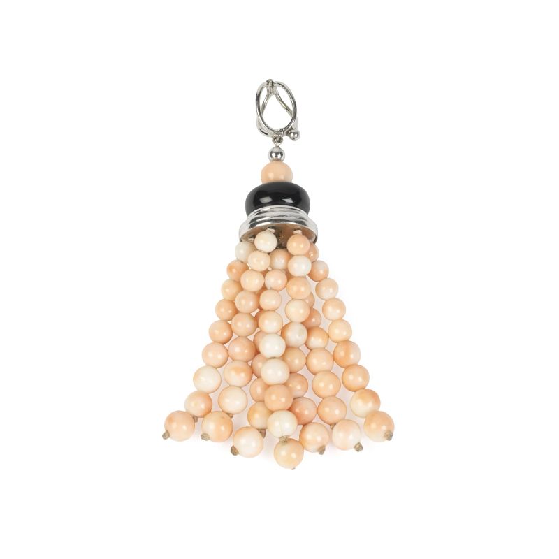 



PENDANT WITH CORAL AND ONYX  - Auction JEWELS - Pandolfini Casa d'Aste