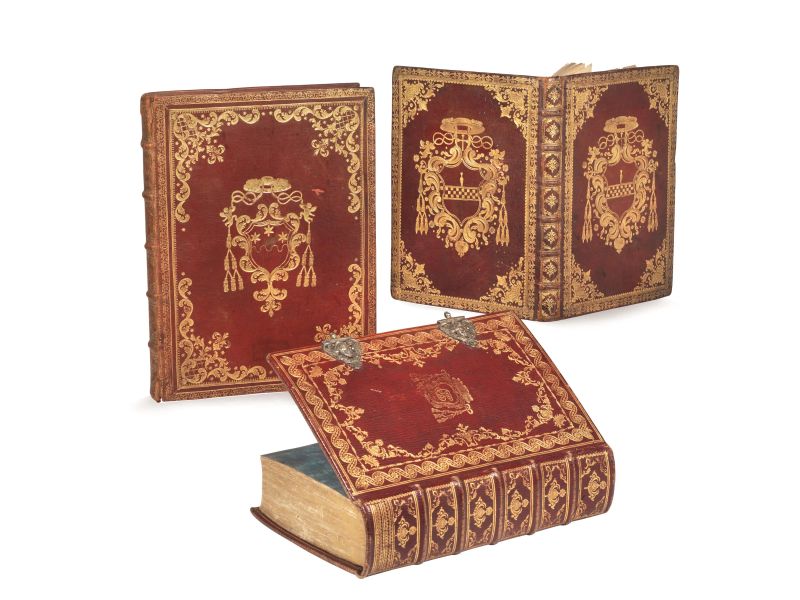 (Legature)   Lotto di 3 testi religiosi in belle legature coeve con armi di prelati. XVIII secolo.  - Auction BOOK, MANUSCRIPTS AND AUTOGRAPHS - Pandolfini Casa d'Aste