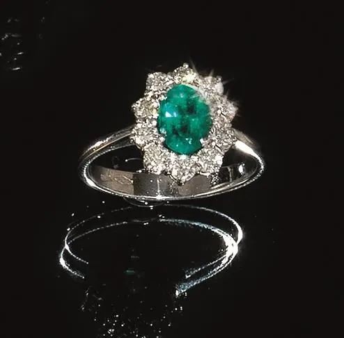 Anello in oro bianco, smeraldo e diamanti  - Auction Silver, jewels, watches and coins - Pandolfini Casa d'Aste