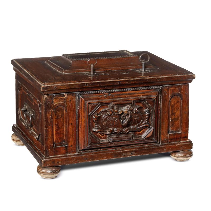 



A SMALL NORTHERN ITALY TRAVEL SAFE, 17TH CENTURY  - Auction FURNITURE, MAJOLICA AND WORKS OF ART - Pandolfini Casa d'Aste