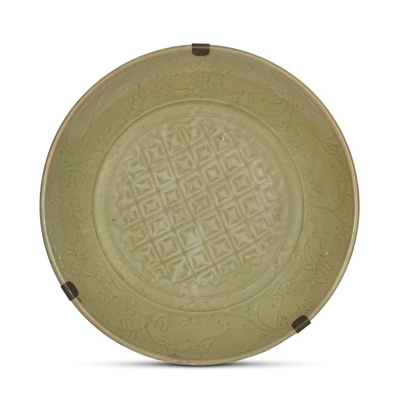 A PLATE, CHINA MING DYNASTY 15TH CENTURY  - Auction Asian Art | &#19996;&#26041;&#33402;&#26415; - Pandolfini Casa d'Aste