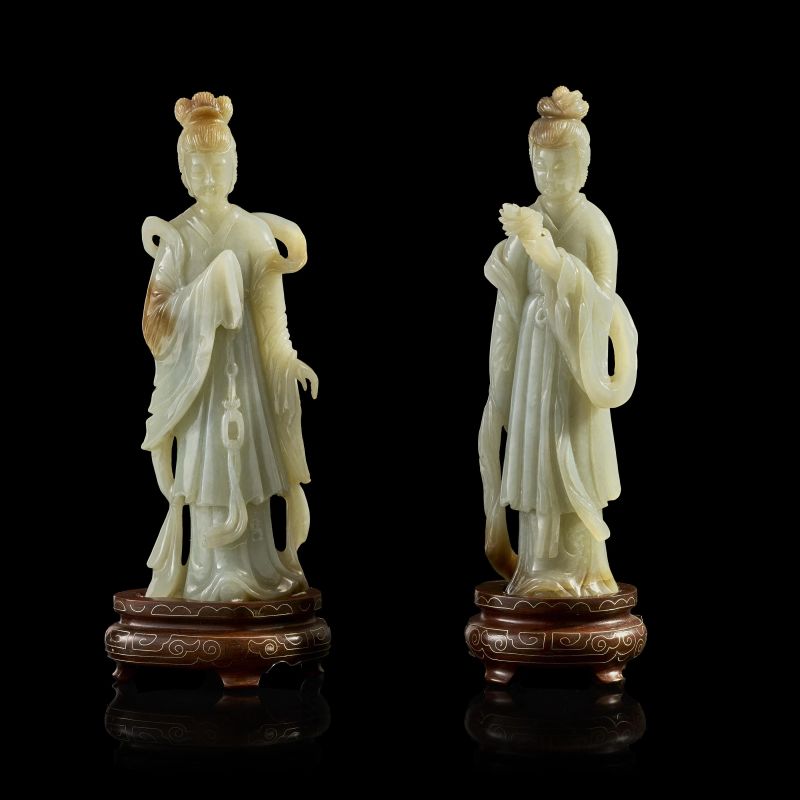 



A PAIR OF CARVED JADE FIGURES OF LADIES, CHINA, 20TH CENTURY   - Auction Asian Art | 东方艺术 - Pandolfini Casa d'Aste