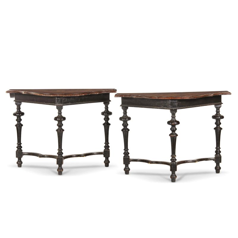 A PAIR OF SMALL TUSCAN CONSOLE TABLES, 18TH CENTURY  - Auction ONLINE AUCTION | ARREDARE CON STILE. MOBILI E OGGETTI D'ARTE - Pandolfini Casa d'Aste