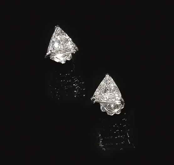 Paio di orecchini 'punto luce' in oro bianco e diamanti  - Auction Silver, jewels, watches and coins - Pandolfini Casa d'Aste
