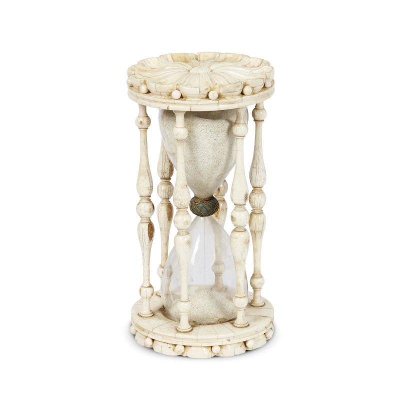Florentine, 20th century, An hourglass, glass and bone, h. 26 cm, diam. 14 cm  - Auction Sculptures and works of art from the middle ages to the 19th century - Pandolfini Casa d'Aste