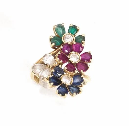 Anello in oro giallo, rubini, zaffiri, smeraldi e diamanti  - Auction Important Jewels and Watches - I - Pandolfini Casa d'Aste