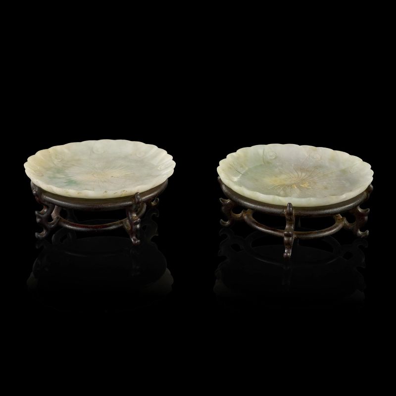 



A PAIR OF JADEITE DISHES ON WOODEN STANDS, CHINA, 19TH CENTURY   - Auction Asian Art | 东方艺术 - Pandolfini Casa d'Aste