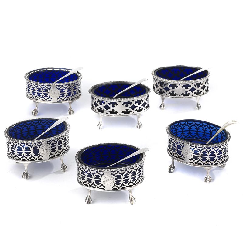 PAIR OF SILVER AND BLUE GLASS SALT CELLAR, LONDON, 1900-1901, MARK OF HAWKSWORTH EYRE & Co Ltd AND OTHER FOUR SIMILAR, LONDON 1932  - Auction ITALIAN AND EUROPEAN SILVER - Pandolfini Casa d'Aste