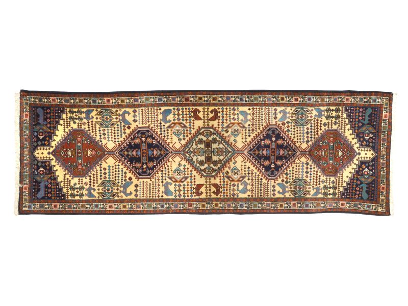      TAPPETO SHIRAZ YALAMEH, PERSIA, 1940   - Auction Online Auction | Furniture and Works of Art from private collections and from a Veneto property - part three - Pandolfini Casa d'Aste