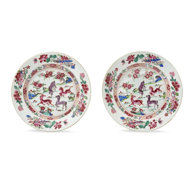 



A PAIR OF FAMILLE ROSE PORCELAIN PLATES, CHINA, QING DYNASTY, 18TH CENTURY  - Auction Asian Art | 东方艺术 - Pandolfini Casa d'Aste