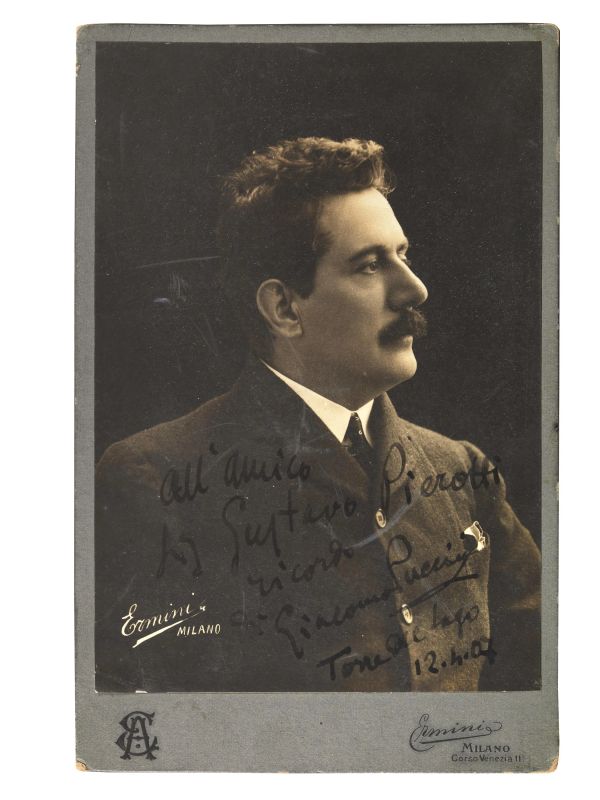 PUCCINI, Giacomo (1858-1924). Ritratto fotografico applicato su cartoncino con timbro &ldquo;Ermini, Milano, Corso Venezia 11&rdquo;, con dedica autografa firmata a Gustavo Pierotti della Sanguigna, scrittore e poeta livornese, datata &ldquo;Torre del Lago 12.4.07&rdquo;.  - Asta LIBRI, MANOSCRITTI E AUTOGRAFI - Pandolfini Casa d'Aste