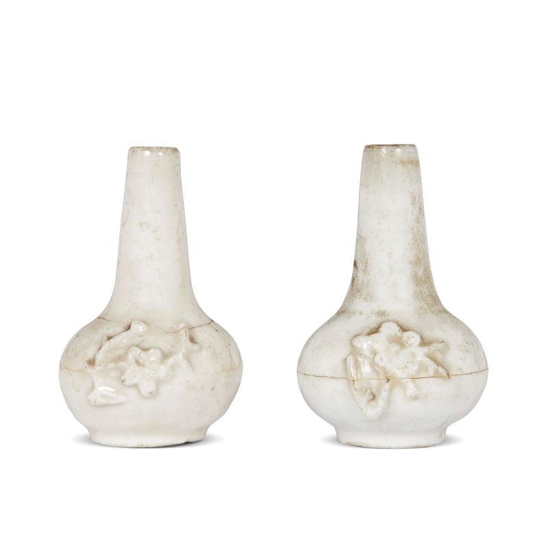 



A PAIR OF SMALL VASES, CHINA, QING DYNASTY, 18TH CENTURY  - Asta Arte Orientale  东方艺术 - Pandolfini Casa d'Aste