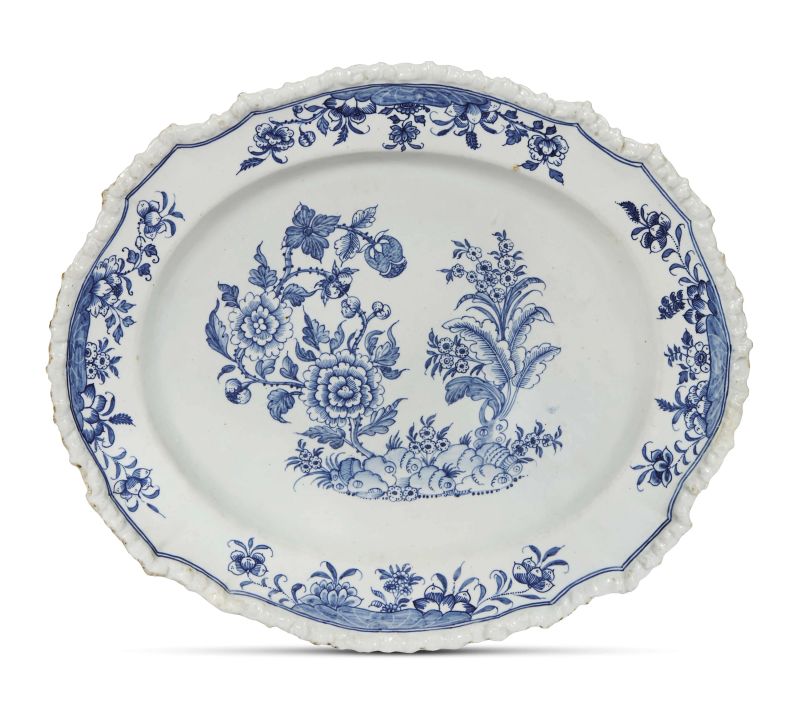 A GINORI TRAY, DOCCIA, CIRCA 1750  - Auction CERAMICA. MAIOLICHE E PORCELLANE DAL XVI AL XIX SECOLO - Pandolfini Casa d'Aste