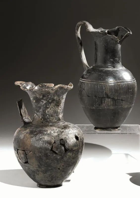 Due grandi oinochoai in bucchero  - Auction Antiquities - Pandolfini Casa d'Aste