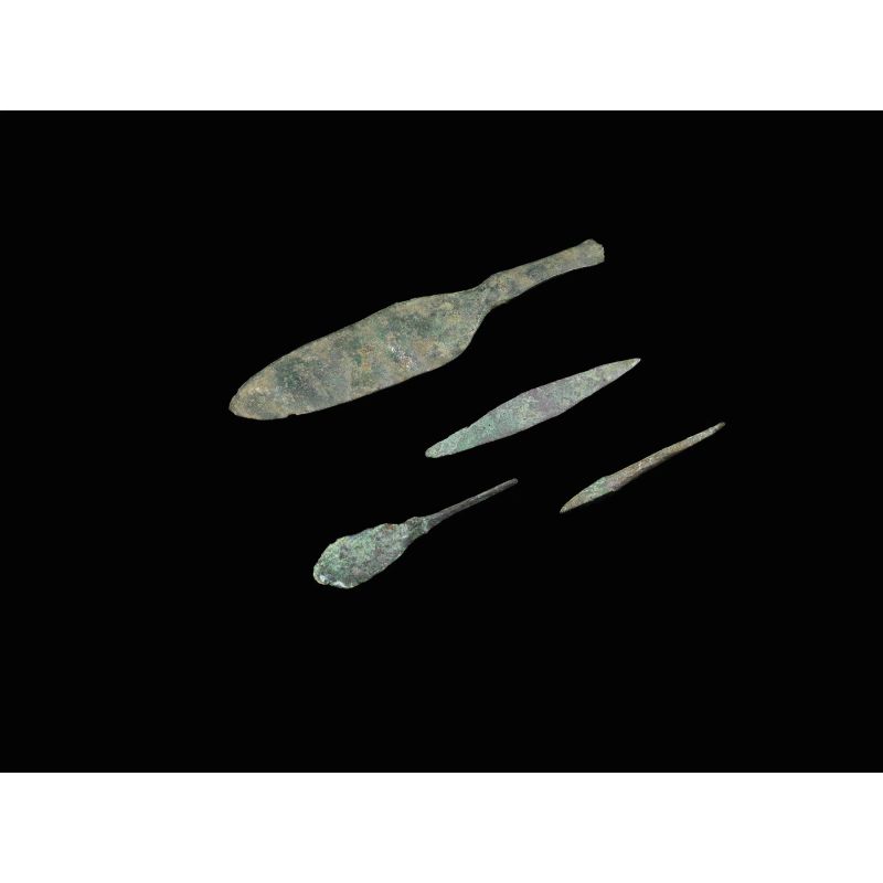 COLTELLO, PUNTERUOLO, PUNTA DI FRECCIA E LAMA  - Asta ARCHEOLOGIA - Pandolfini Casa d'Aste