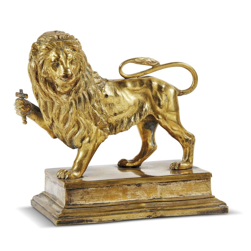 Venetian, 18th century, A Lion, gilt bronze on a gilt metal base, 17,5x17x11,5 cm (overall)  - Auction Sculptures and works of art from the middle ages to the 19th century - Pandolfini Casa d'Aste