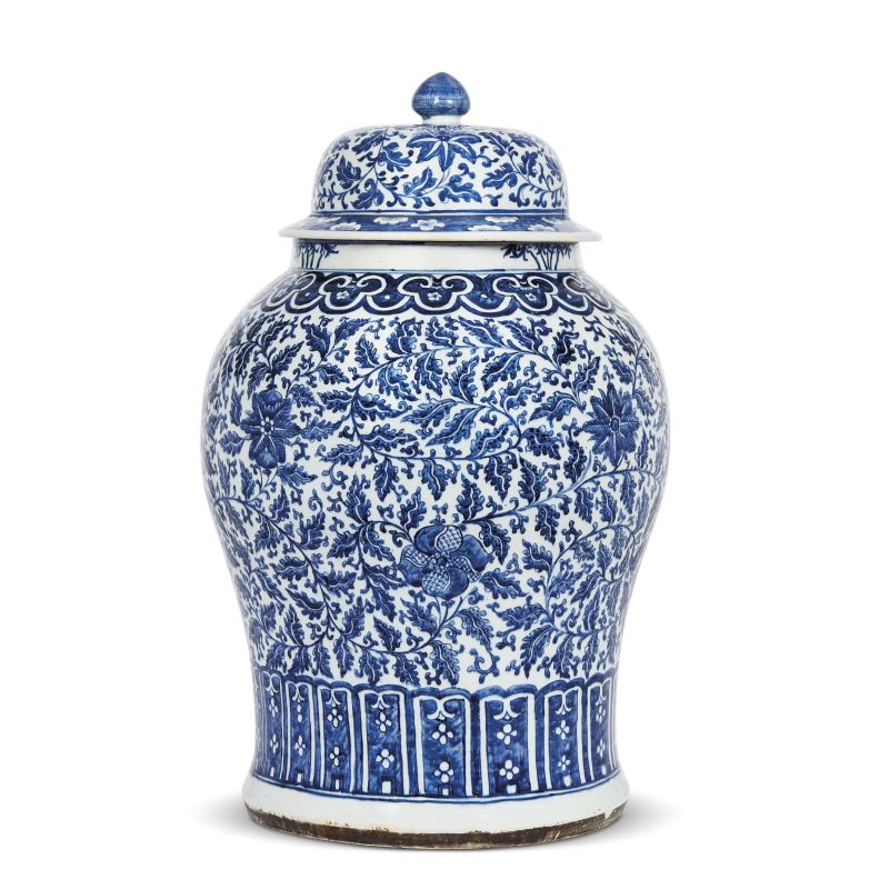 A VASE WITH LID, CHINA, QING DYNASTY, 18TH CENTURY  - Auction Asian Art | &#19996;&#26041;&#33402;&#26415; - Pandolfini Casa d'Aste