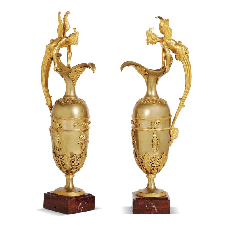 A PAIR OF FRENCH EWERS, 20TH CENTURY  - Auction INTERNATIONAL FINE ART AND AN IMPORTANT COLLECTION OF PENDULES “AU BON SAUVAGE” - Pandolfini Casa d'Aste