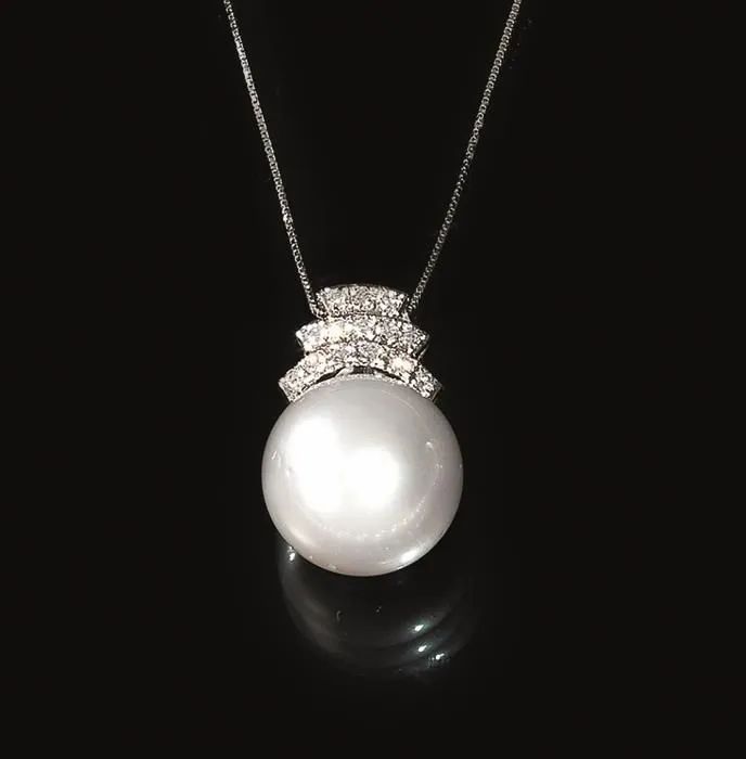 Pendente in oro bianco, perla e diamanti  - Auction Silver, jewels, watches and coins - Pandolfini Casa d'Aste