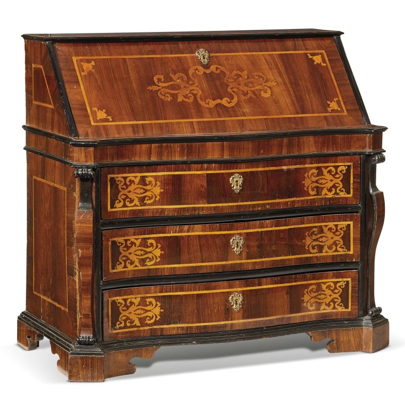 A ROMAN FALL-FRONT BUREAU, 18TH CENTURY  - Auction FURNITURE AND WORKS OF ART FROM PRIVATE COLLECTIONS - Pandolfini Casa d'Aste