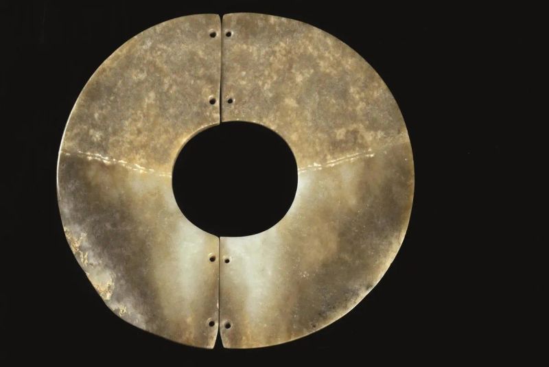 DISCO, CINA NORD OCCIDENTALE, CIRCA 2400-1900 A.C.  - Auction Asian Art - Pandolfini Casa d'Aste