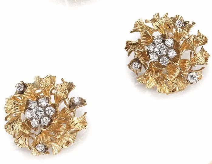 Paio di orecchini in oro giallo e diamanti  - Auction Important Jewels and Watches - I - Pandolfini Casa d'Aste