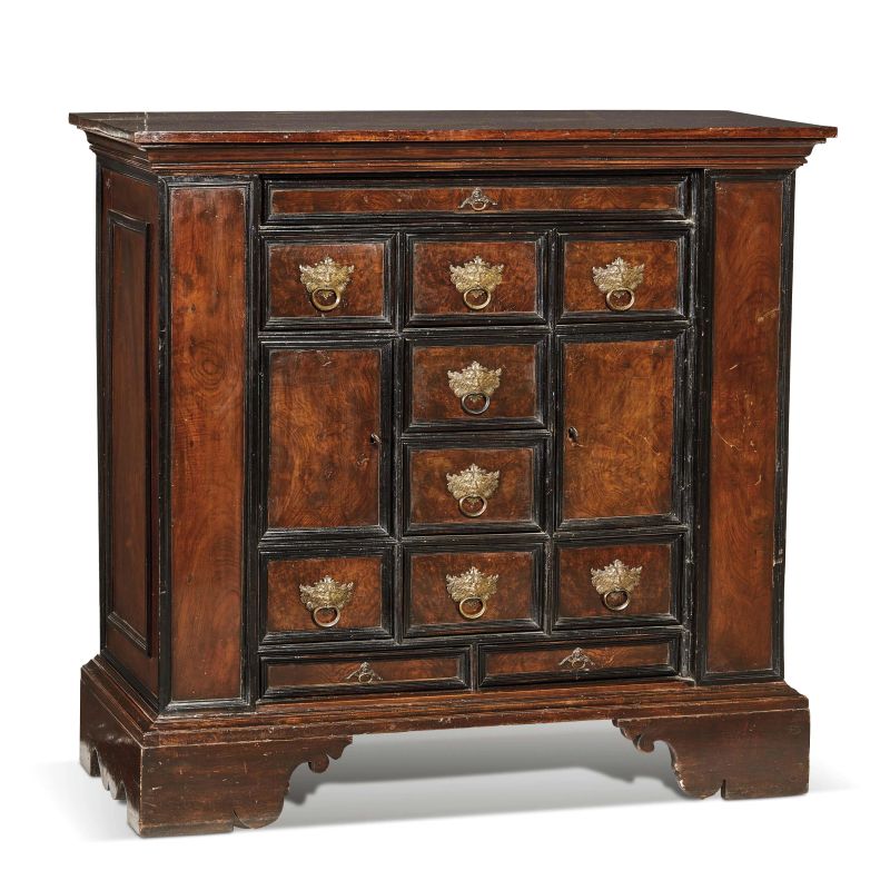 A ROMAN CABINET, 18TH CENTURY  - Auction FURNITURE, OBJECTS OF ART AND SCULPTURES FROM PRIVATE COLLECTIONS - Pandolfini Casa d'Aste