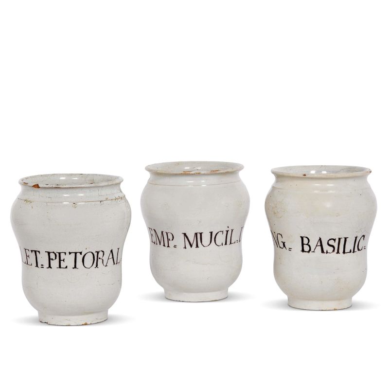THREE PHARMACY JARS (ALBARELLI), NORTHERN ITALY, EARLY 18TH CENTURY  - Auction A COLLECTION OF MAJOLICA APOTHECARY VASES - Pandolfini Casa d'Aste