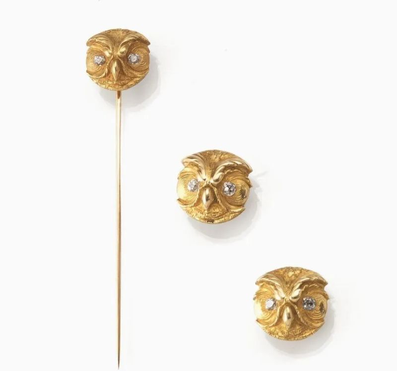Paio di bottoni da sparato e spillone in oro giallo e diamanti  - Auction Silver, jewels, watches and coins - Pandolfini Casa d'Aste
