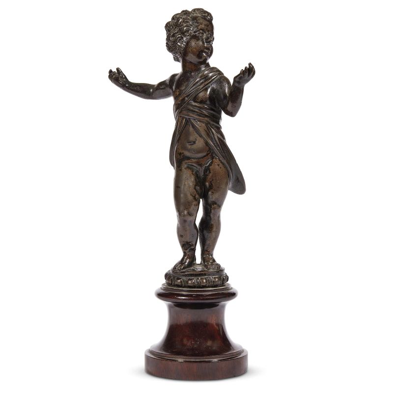 Venetian, after Niccol  &ograve;   Roccatagliata, 17th century, A putto, bronze, on a circular wooden base, h. 9 cm, diam. 10,5 cm  - Auction Sculptures and works of art from the middle ages to the 19th century - Pandolfini Casa d'Aste