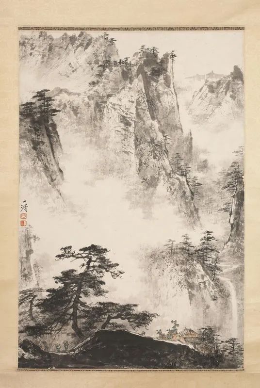 Dipinto Cina sec. XX,&nbsp; su carta, raffigurante paesaggio montano, reca la firma ed il sigillo di Tao Yi Qing, cm 70x47  - Asta Arte Orientale - Pandolfini Casa d'Aste
