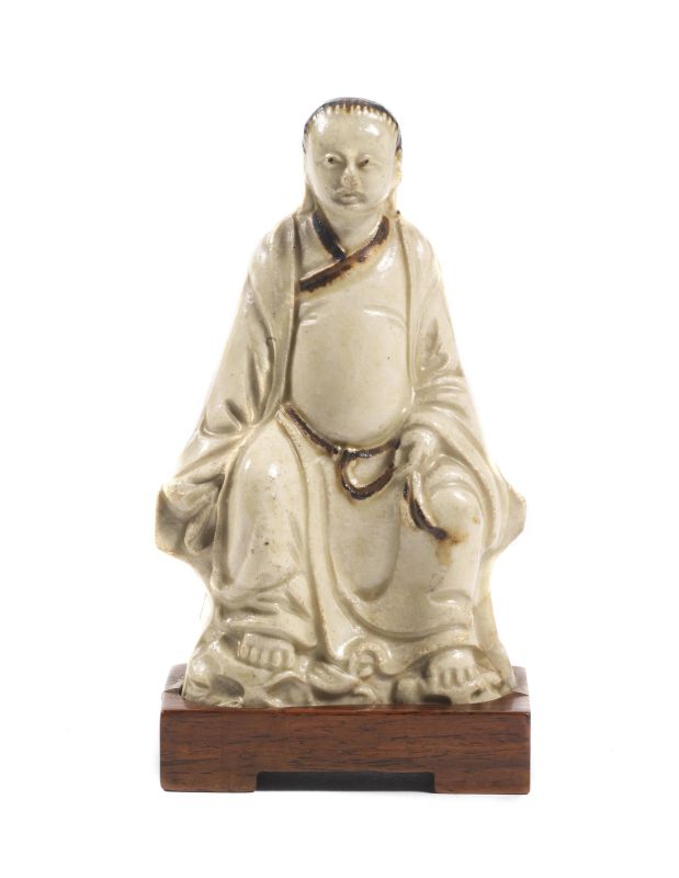 FIGURA, CINA, DINASTIA MING, SEC. XVI-XVII  - Auction PAINTINGS, FURNITURE AND WORKS OF ART - Pandolfini Casa d'Aste