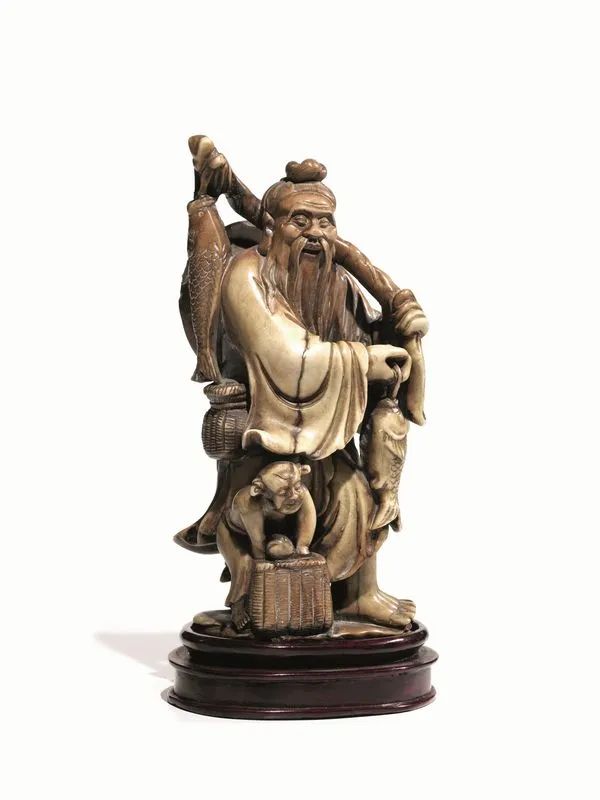  Scultura Cina, inizi sec. XX , in pietra saponaria, raffigurante pescatore, alt. cm 18  - Auction Oriental Art - Pandolfini Casa d'Aste