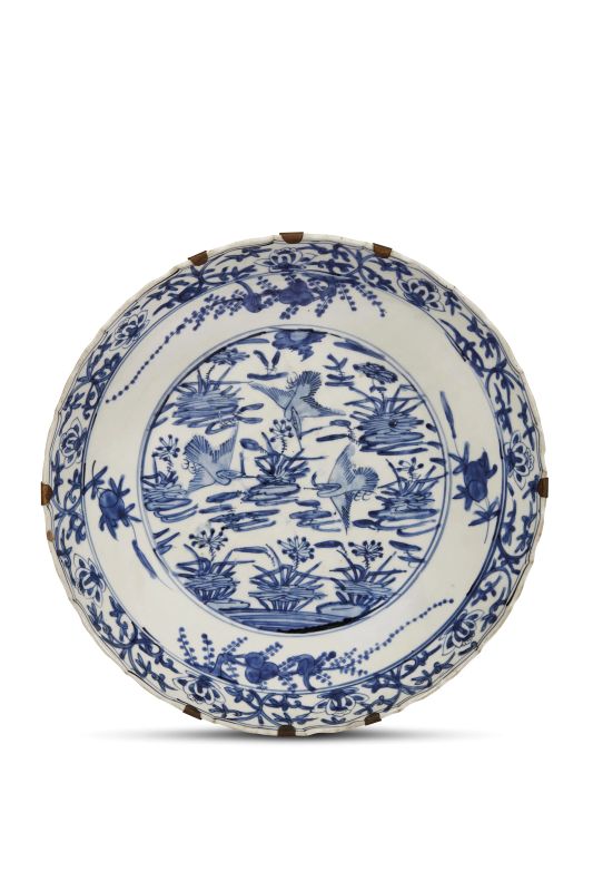 A PLATE, CHINA, MING DYNASTY, 16TH-17TH CENTURIES  - Auction Asian Art | &#19996;&#26041;&#33402;&#26415; - Pandolfini Casa d'Aste