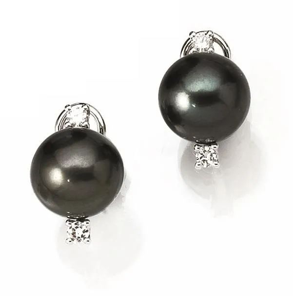 Paio di orecchini in oro bianco, perle e diamanti  - Asta Argenti, Gioielli ed Orologi - Pandolfini Casa d'Aste