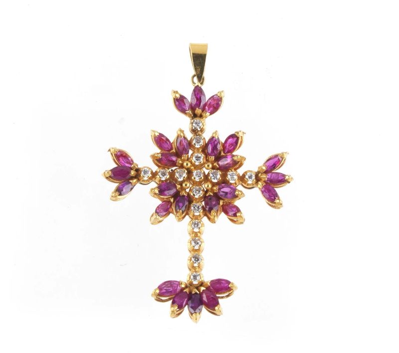 CROCE PENDENTE IN ORO A BASSO TITOLO CON DIAMANTI E RUBINI  - Auction Jewels, watches, pens and silver - Pandolfini Casa d'Aste