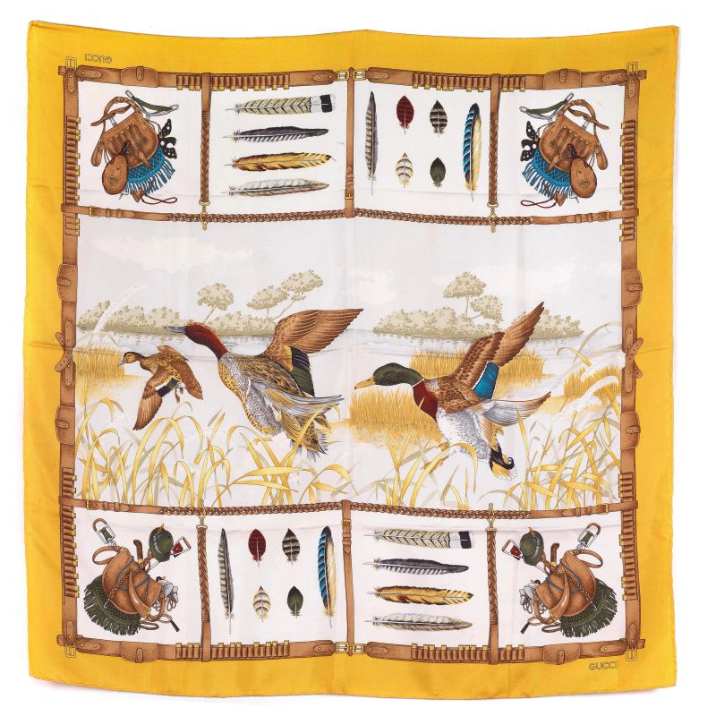 GUCCI FOULARD CACCIA  - Asta VINTAGE: BORSE E ACCESSORI DI HERMES, LOUIS VUITTON E ALTRE GRANDI MAISON - Pandolfini Casa d'Aste