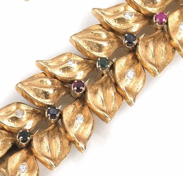 Bracciale in oro giallo, rubini, zaffiri, smeraldi e diamanti  - Auction Important Jewels and Watches - I - Pandolfini Casa d'Aste