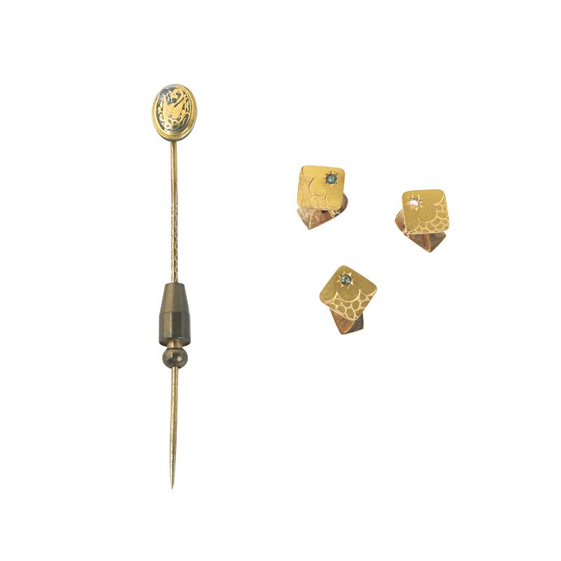 



THREE SHIRT STUDS IN 18KT TWO TONE GOLD AND A PIN IN METAL AND SILVER  - Auction ARCADE |  JEWELS - Pandolfini Casa d'Aste