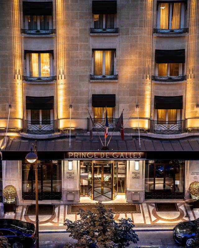 Luxury Hotel Prince De Galles - Parigi  - Auction PANDOLFINI FOR AMICI DI URI - CHARITY AUCTION FOR THE UROLOGICAL SCIENTIFIC RESEARCH - Pandolfini Casa d'Aste