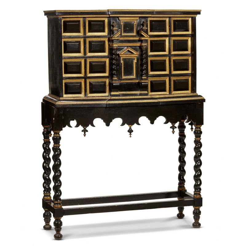 



A LOMBARD CABINET, 18TH CENTURY  - Auction FURNITURE, MAJOLICA AND WORKS OF ART - Pandolfini Casa d'Aste