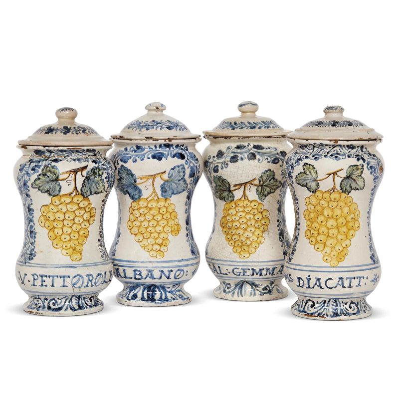FOUR PHARMACY JARS (ALBARELLI) WITH LID, CASTELLI, 17TH CENTURY  - Auction A COLLECTION OF MAJOLICA APOTHECARY VASES - Pandolfini Casa d'Aste