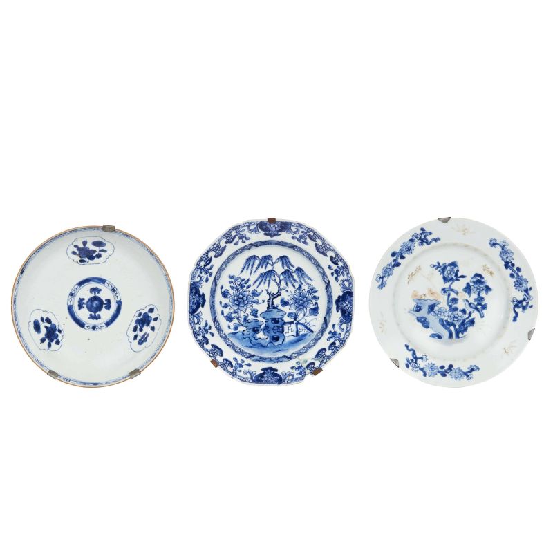 THREE PLATES, CHINA, QING DYNASTY, 18TH CENTURY  - Auction TIMED AUCTION | Asian Art -&#19996;&#26041;&#33402;&#26415; - Pandolfini Casa d'Aste