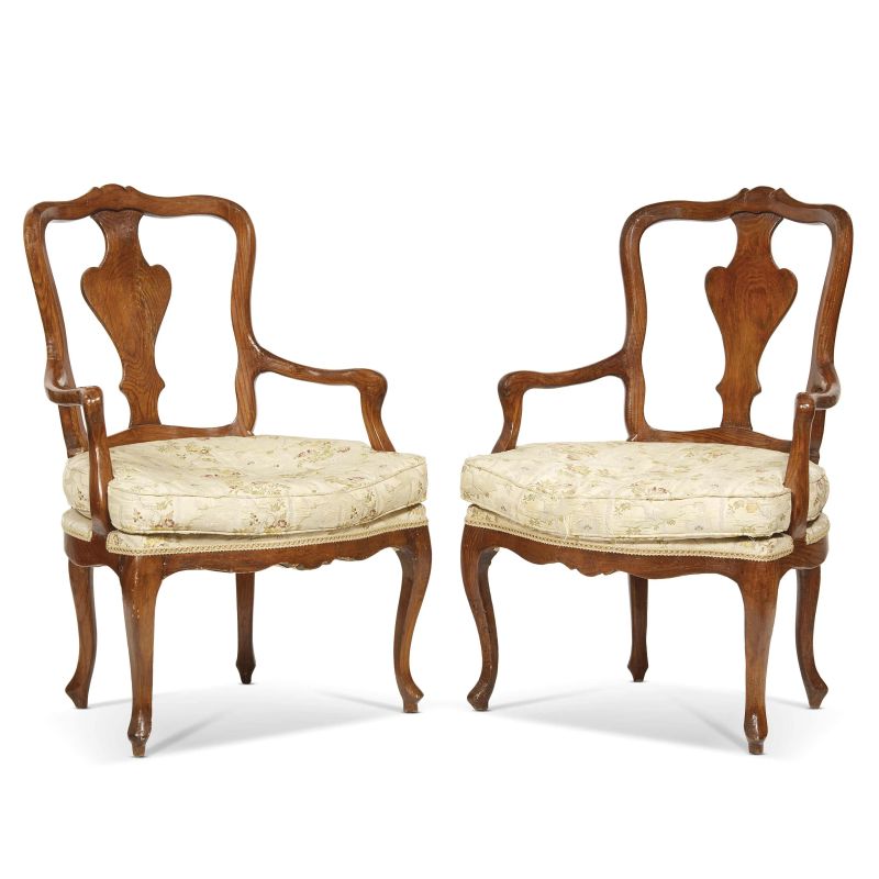 A PAIR OF NORTHERN ITALY ARMCHAIRS, 18TH CENTURY  - Auction ONLINE AUCTION | ARREDARE CON STILE. MOBILI E OGGETTI D'ARTE - Pandolfini Casa d'Aste