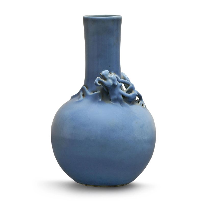



A CLAIR-DE-LUNE-GLAZED PORCELAIN VASE, CHINA, QING DYNASTY, 19-20TH CENTURY   - Auction Asian Art | 东方艺术 - Pandolfini Casa d'Aste