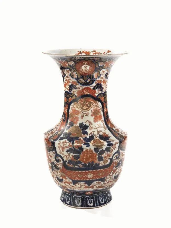 Vaso, Giappone, secc. XIX-XX, in porcellana Imari, decorata a motivi floreali policromi, alt. cm 46&nbsp;&nbsp;&nbsp;&nbsp;&nbsp;&nbsp;&nbsp;&nbsp;&nbsp;&nbsp;&nbsp;&nbsp;&nbsp;&nbsp;&nbsp;&nbsp;&nbsp;&nbsp;&nbsp;&nbsp;&nbsp;&nbsp;&nbsp;&nbsp;&nbsp;&nbsp;&nbsp;&nbsp;&nbsp;&nbsp;&nbsp;&nbsp;&nbsp;&nbsp;&nbsp;&nbsp;&nbsp;&nbsp;&nbsp;&nbsp;&nbsp;&nbsp;&nbsp;&nbsp;&nbsp;&nbsp;&nbsp;&nbsp;&nbsp;&nbsp;  - Auction European Furniture - Pandolfini Casa d'Aste