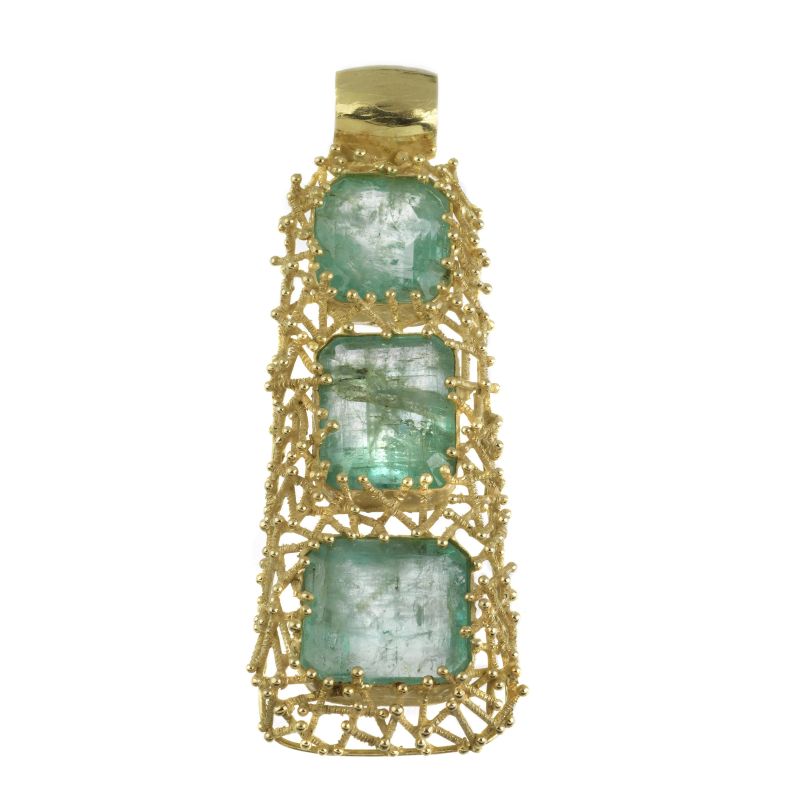 



LONG EMERALD PENDANT IN 18KT YELLOW GOLD  - Auction JEWELS - Pandolfini Casa d'Aste