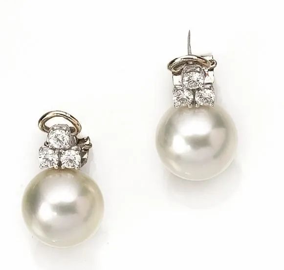 Paio di orecchini in oro bianco, perle e diamanti  - Auction Silver, jewels, watches and coins - Pandolfini Casa d'Aste