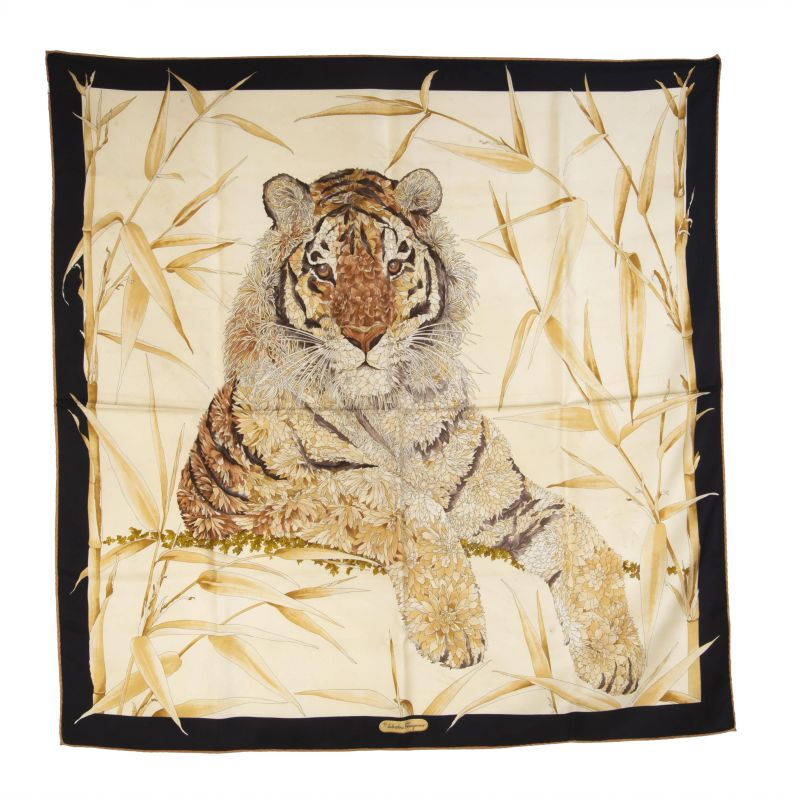 



FERRAGAMO FOULARD  - Asta VINTAGE: BORSE E ACCESSORI DI HERMES, LOUIS VUITTON E ALTRE GRANDI MAISON - Pandolfini Casa d'Aste