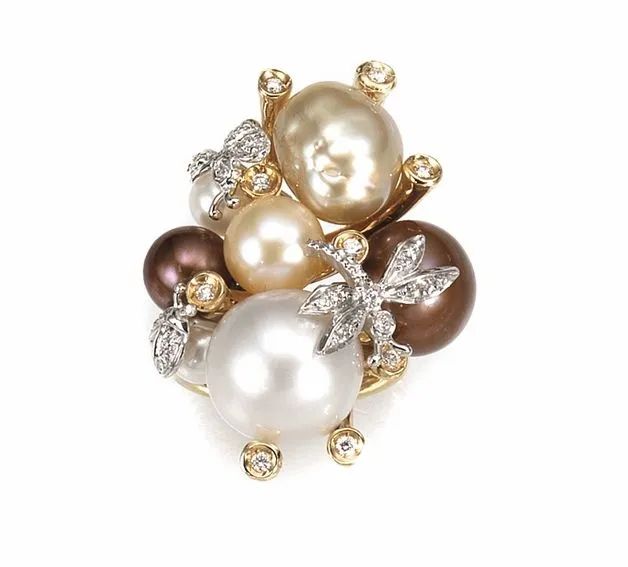 Anello in oro giallo, oro bianco, perle multicolore e diamanti  - Auction Important Jewels and Watches - I - Pandolfini Casa d'Aste